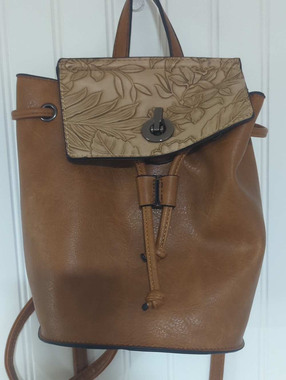 Women's Tan Floral-Detail Drawstring Backpack